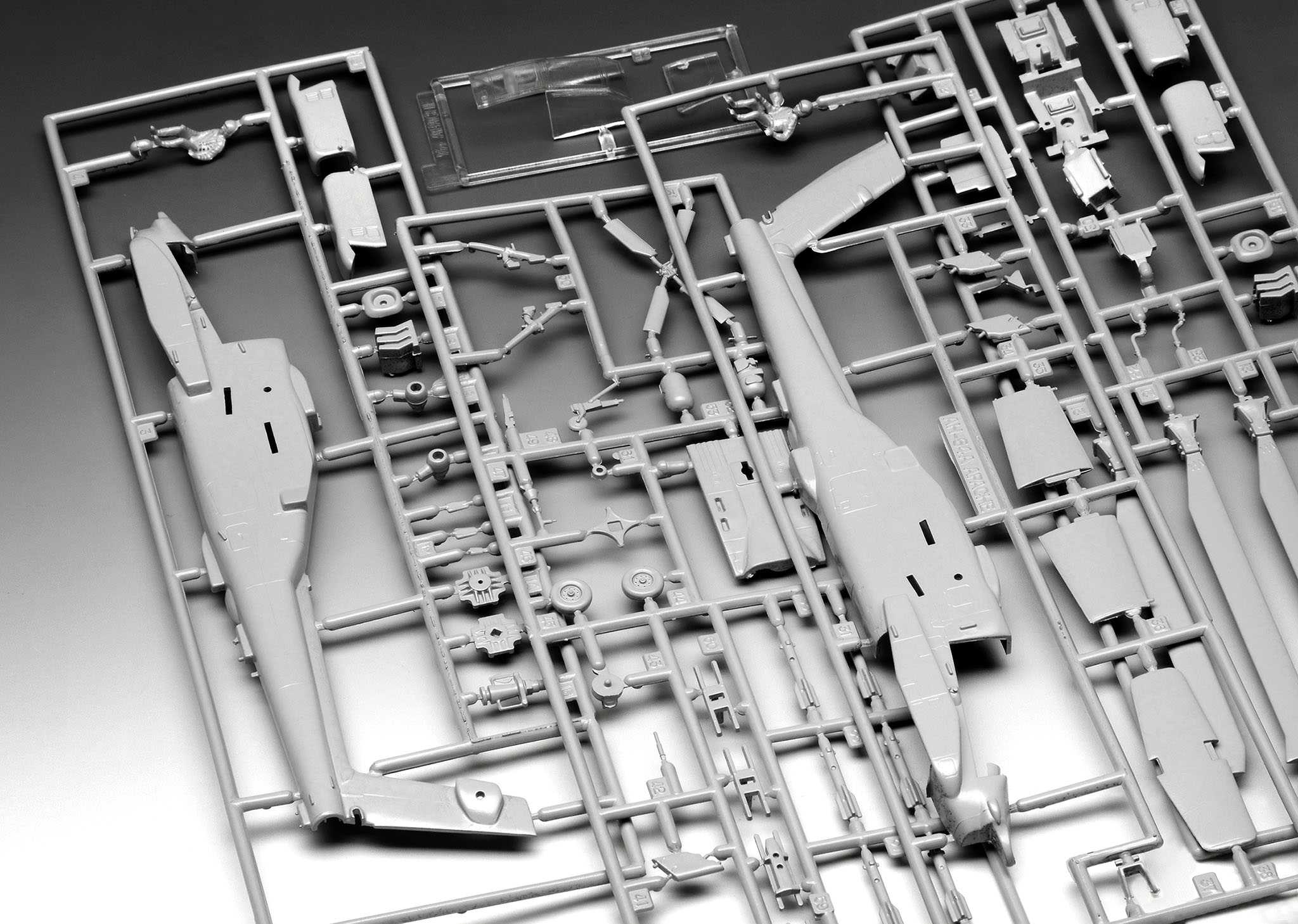 AH-64A Apache (Revell 1:72)