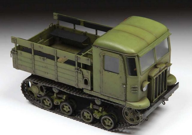 STZ-5 Soviet artillery tractor (Zvezda 1:35) 