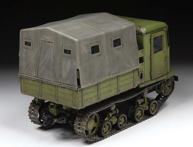 STZ-5 Soviet artillery tractor (Zvezda 1:35) 
