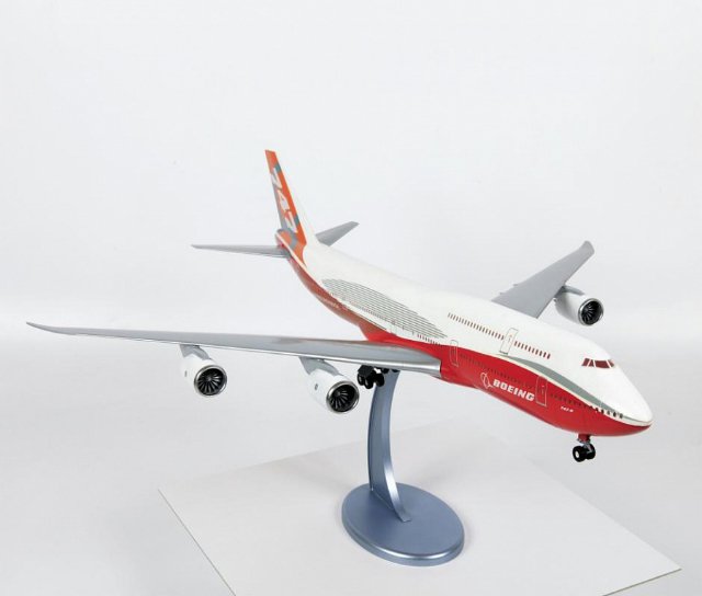Boeing 747-8 (Zvezda 1:144) 