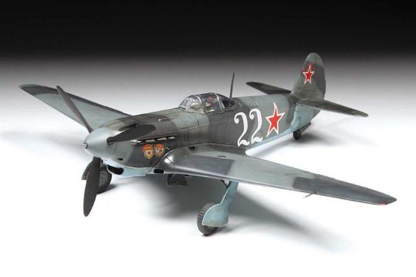 YAK-9 Soviet fighter (Zvezda 1:48)