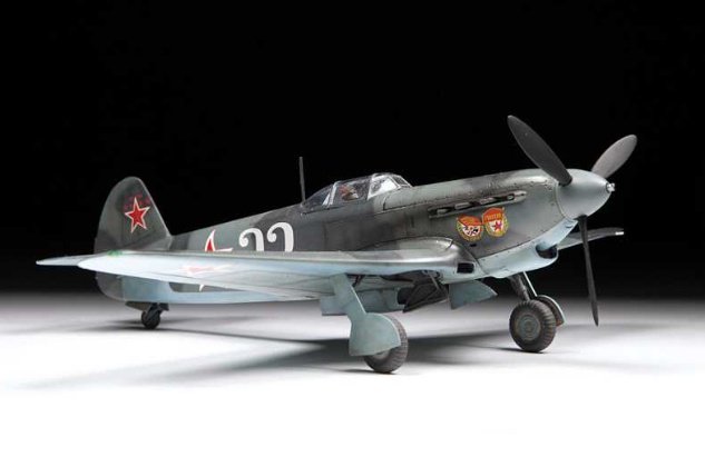YAK-9 Soviet fighter (Zvezda 1:48)