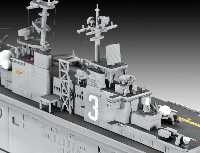 Assault Carrier USS WASP CLASS set model (Revell 1:700)