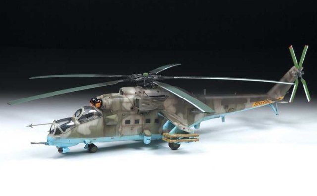 Vrtulník MIL Mi-35 M Hind E (Zvezda 1:48)