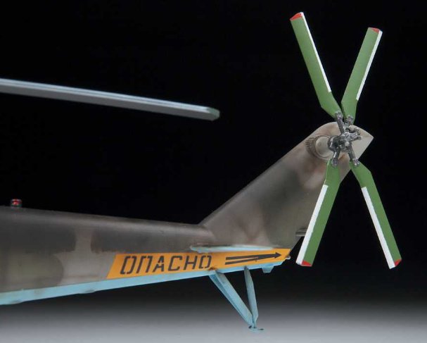Vrtulník MIL Mi-35 M Hind E (Zvezda 1:48)