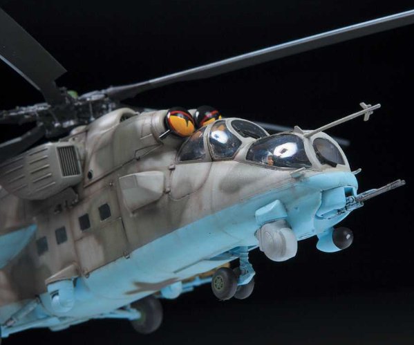 Vrtulník MIL Mi-35 M Hind E (Zvezda 1:48)