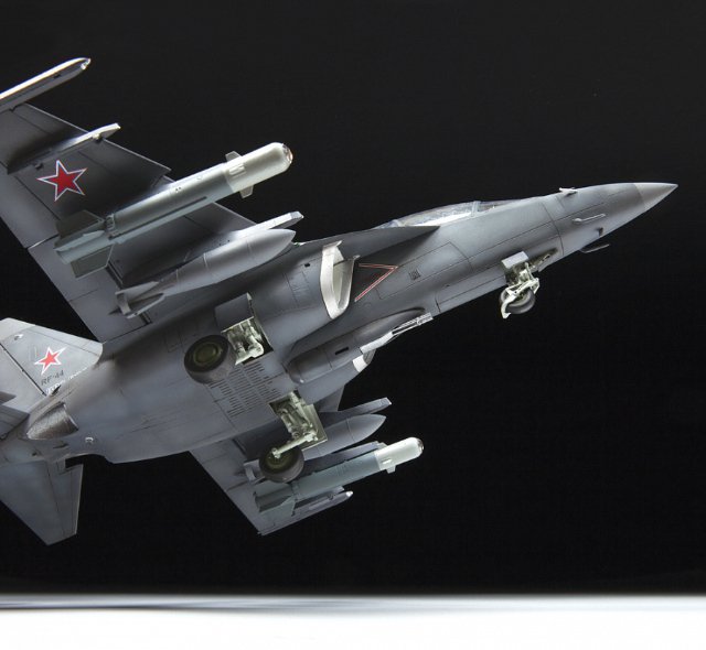YAK-130 Russian Light Bomber (Zvezda 1:48) 