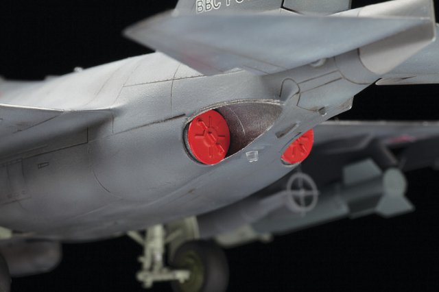 YAK-130 Russian Light Bomber (Zvezda 1:48) 