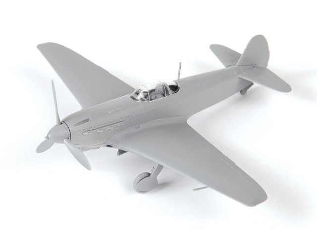 YAK-9 Soviet fighter (Zvezda 1:72)