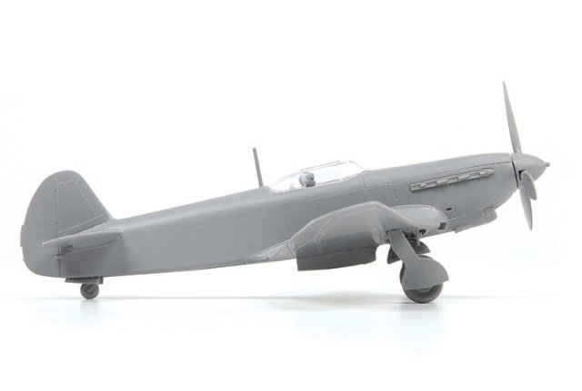 YAK-9 Soviet fighter (Zvezda 1:72)