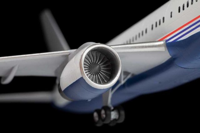 Boeing 757-300 (Zvezda 1:144) 