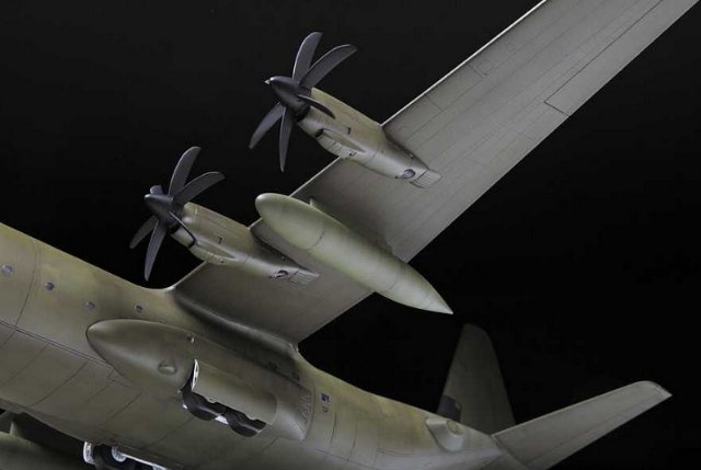 Letadlo C-130 J-30 (Zvezda 1:72) 