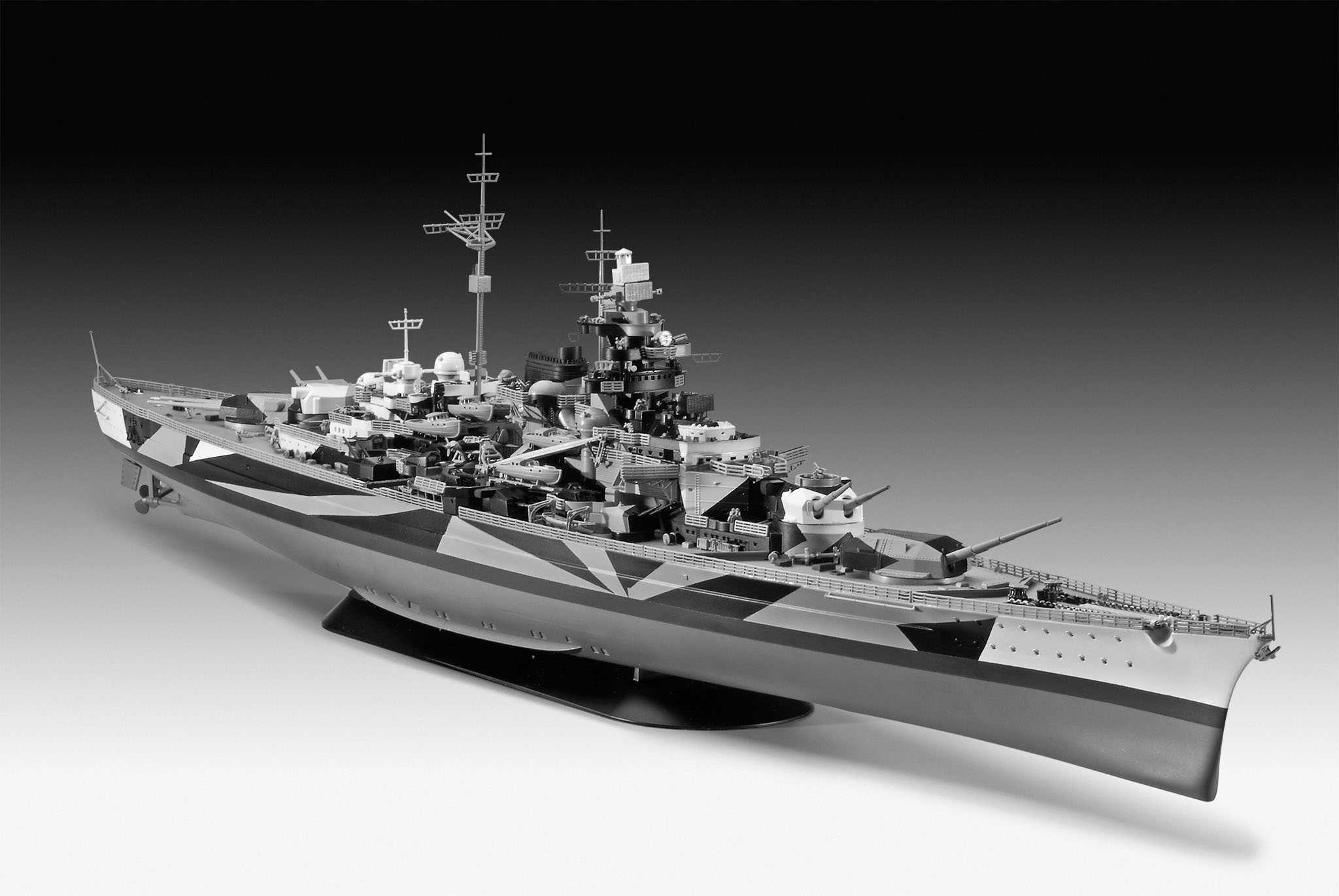 German Battleship WWII TIRPITZ (Revell 1:350)