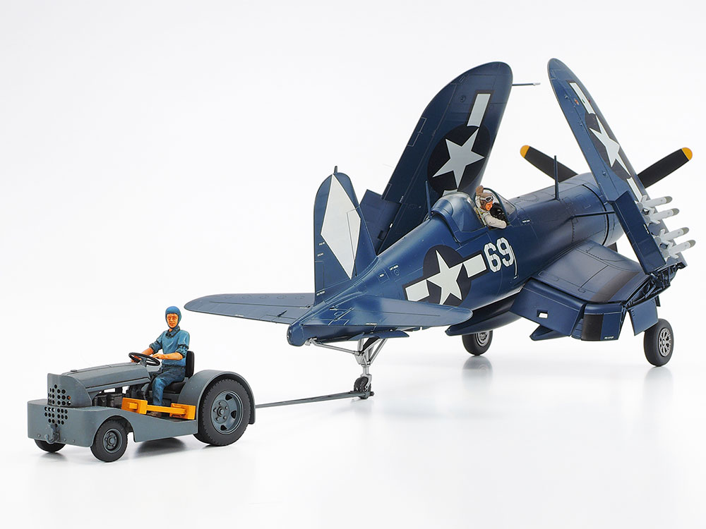 Vought F4U-1D Corsair w/Moto-Tug
