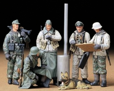 German Soldiers at Briefing (Tamiya 1:35) 