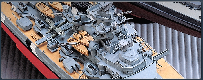 GERMAN BATTLESHIP BISMARCK (Academy 1:350)