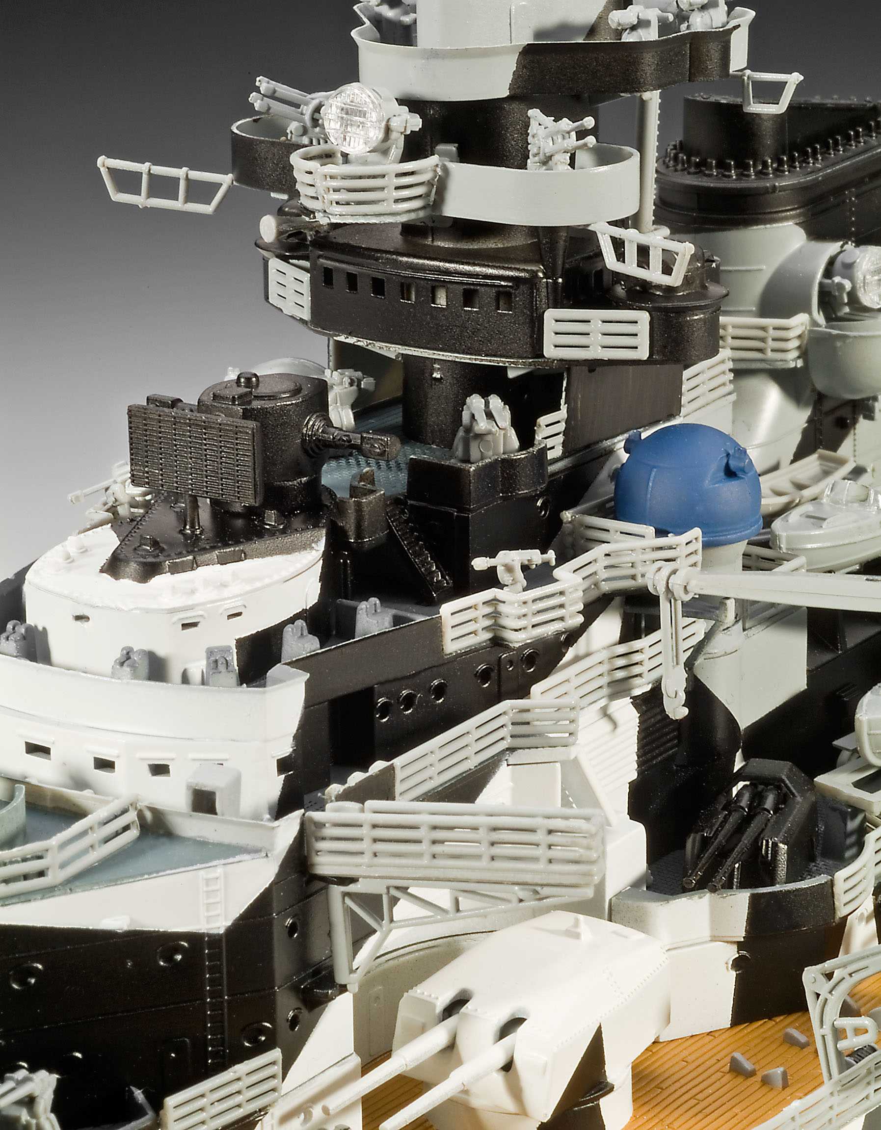 German Battleship WWII TIRPITZ (Revell 1:350)