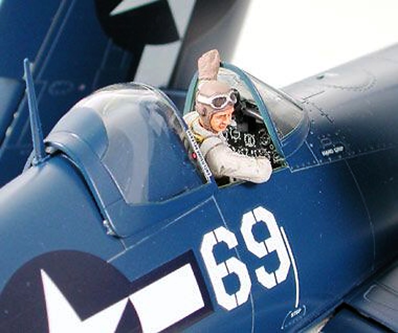 Vought F4U-1D Corsair w/Moto-Tug