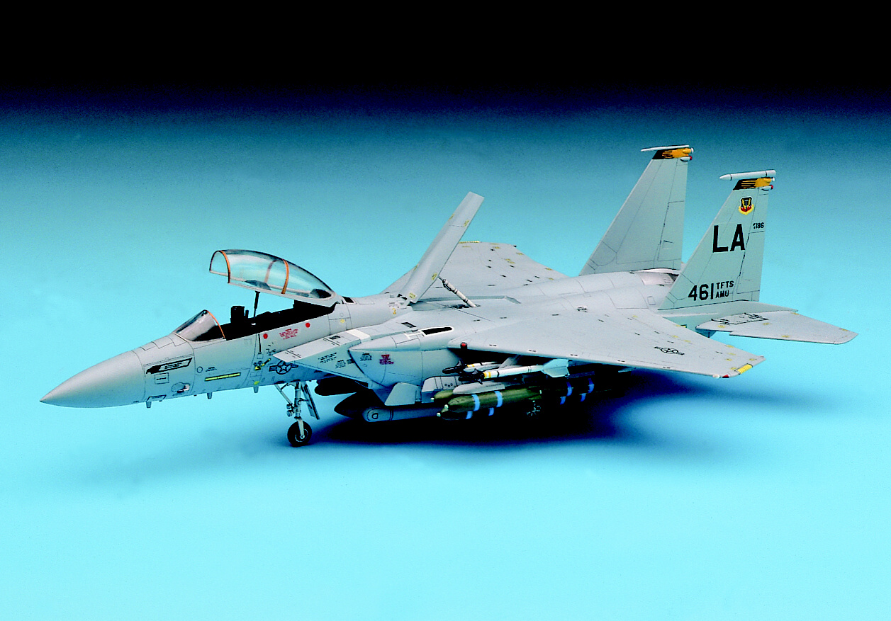 F-15E Strike Fighter (Academy 1:72)