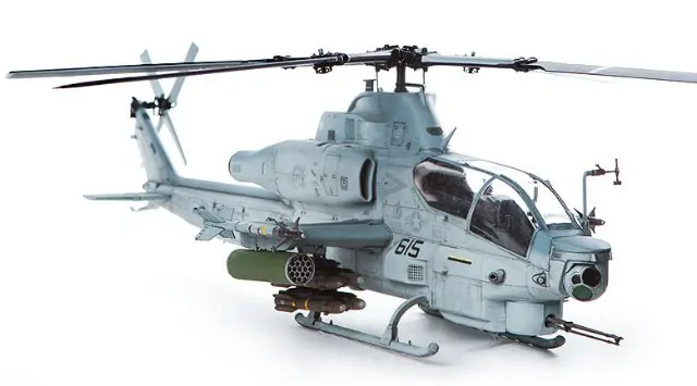 USMC AH-1Z "Shark Mouth" (Academy 1:35)