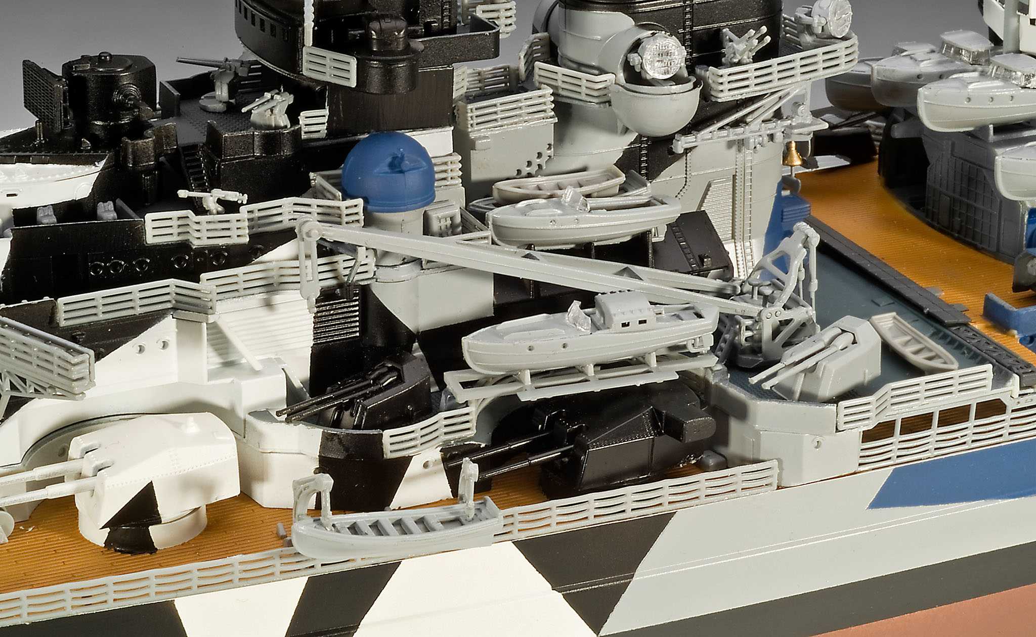 German Battleship WWII TIRPITZ (Revell 1:350)