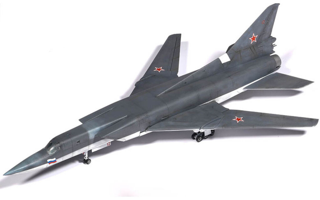 Tu-22M3 Backfire C 1/1 (Academy 1:144)