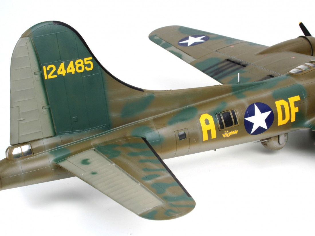 04297 - B-17 F Memphis Belle (1:48) 