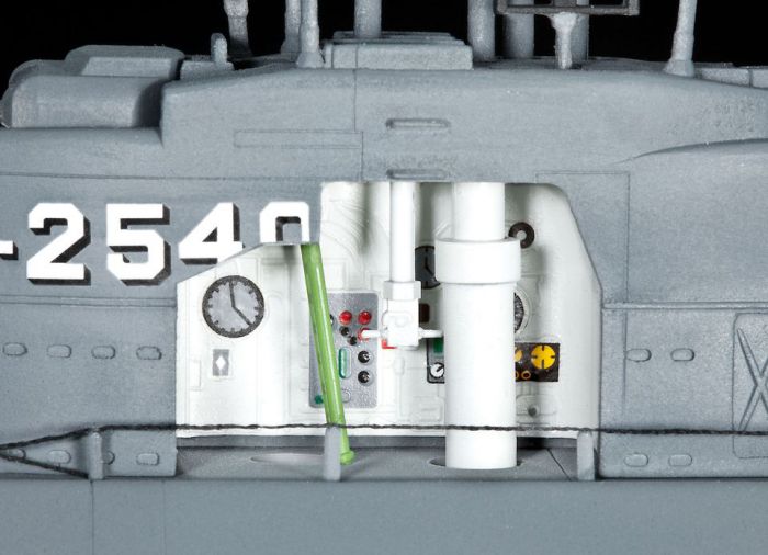 05078 - Deutsches U-Boot Typ XXI mit Interieur (Revell 1:144) 