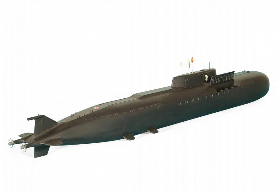 Nuclear Submarine APL Kursk (Zvezda 1:350)