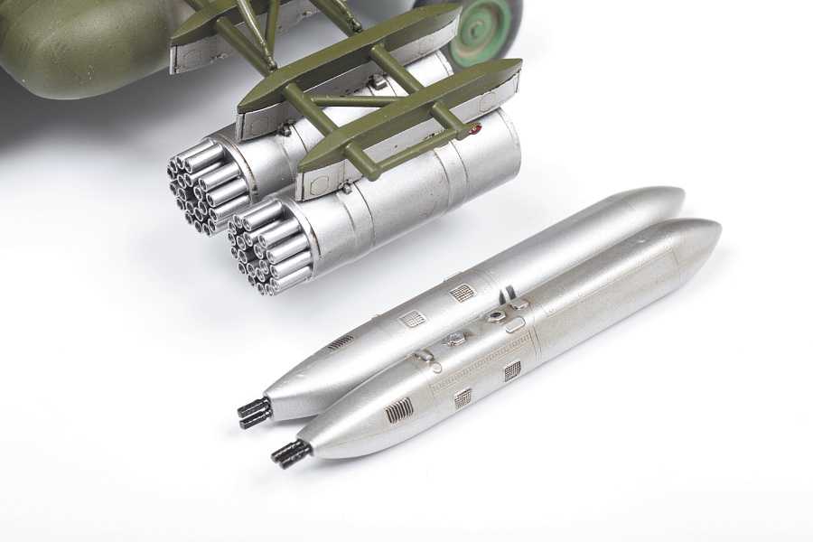 Vrtulník MIL-Mi-8MT (Zvezda 1:48)