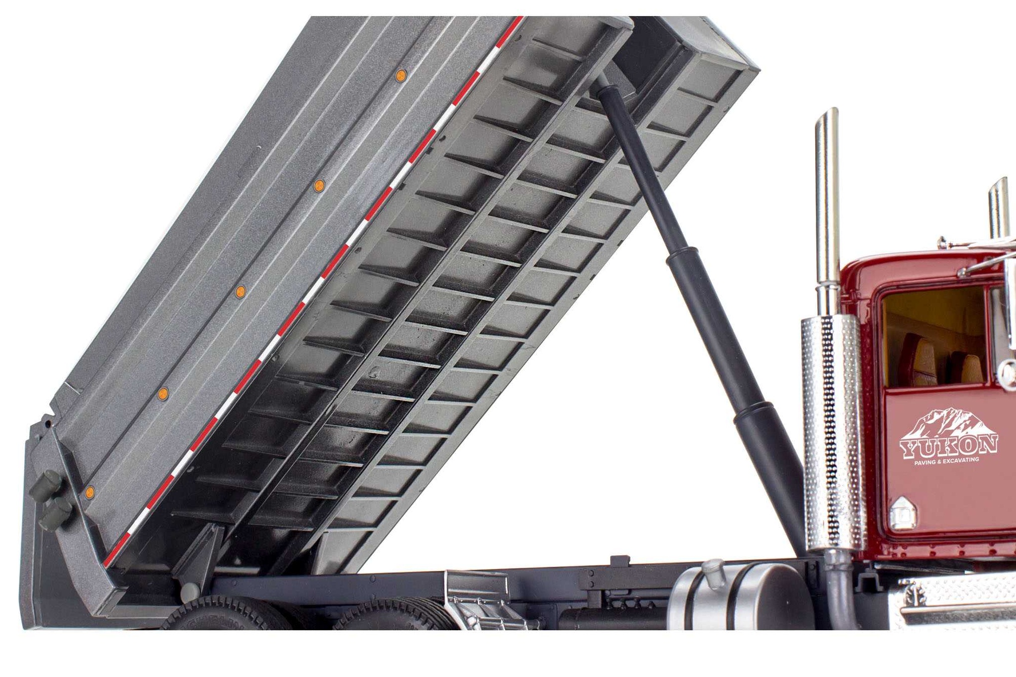 Kenworth W-900 Dump Truck (MONOGRAM 1:25)