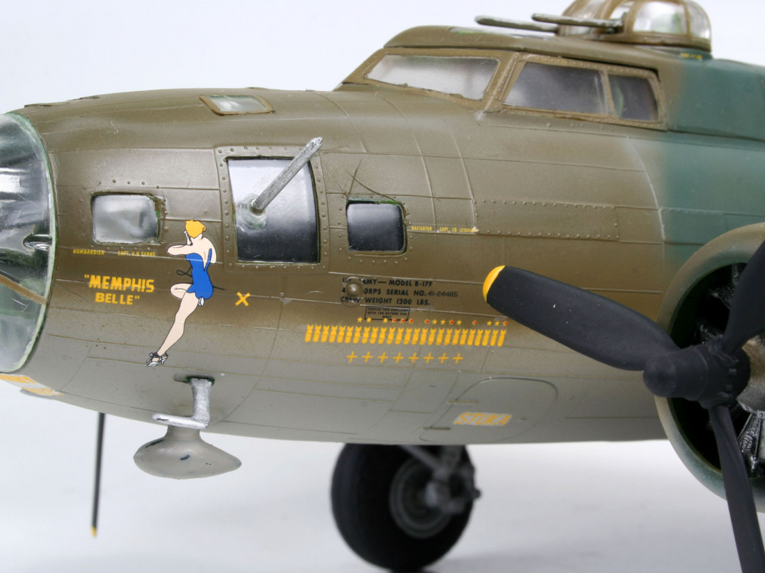 04297 - B-17 F Memphis Belle (1:48) 