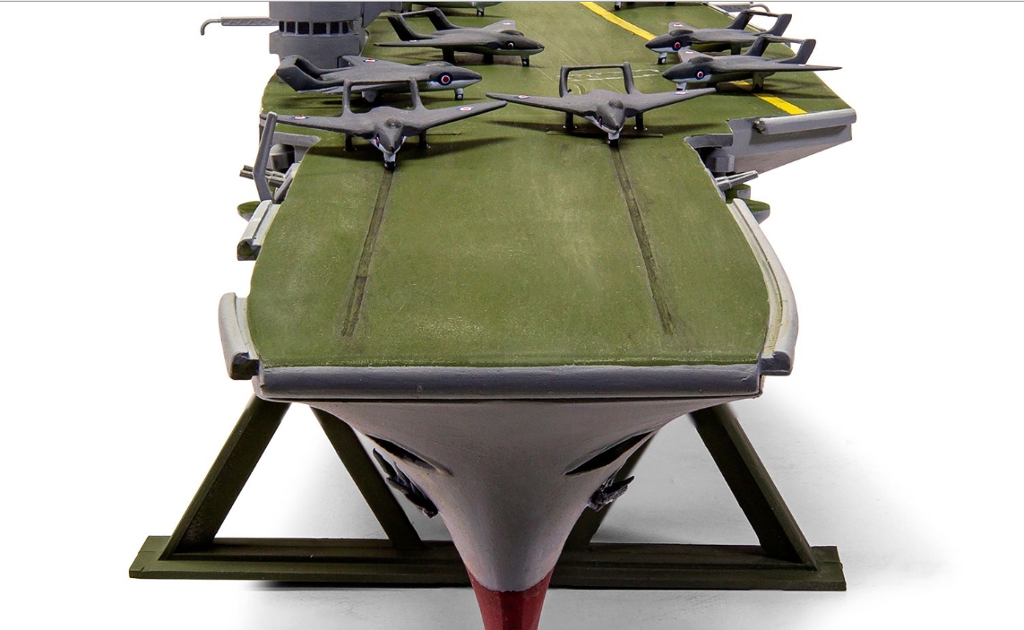 Loď HMS Victorious (Airfix 1:600)