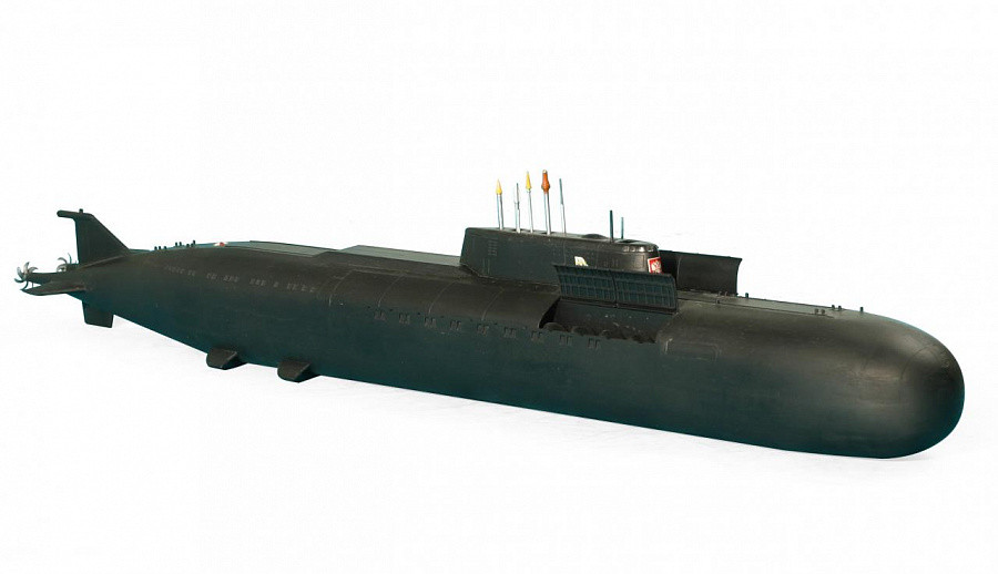 Nuclear Submarine APL Kursk (Zvezda 1:350)