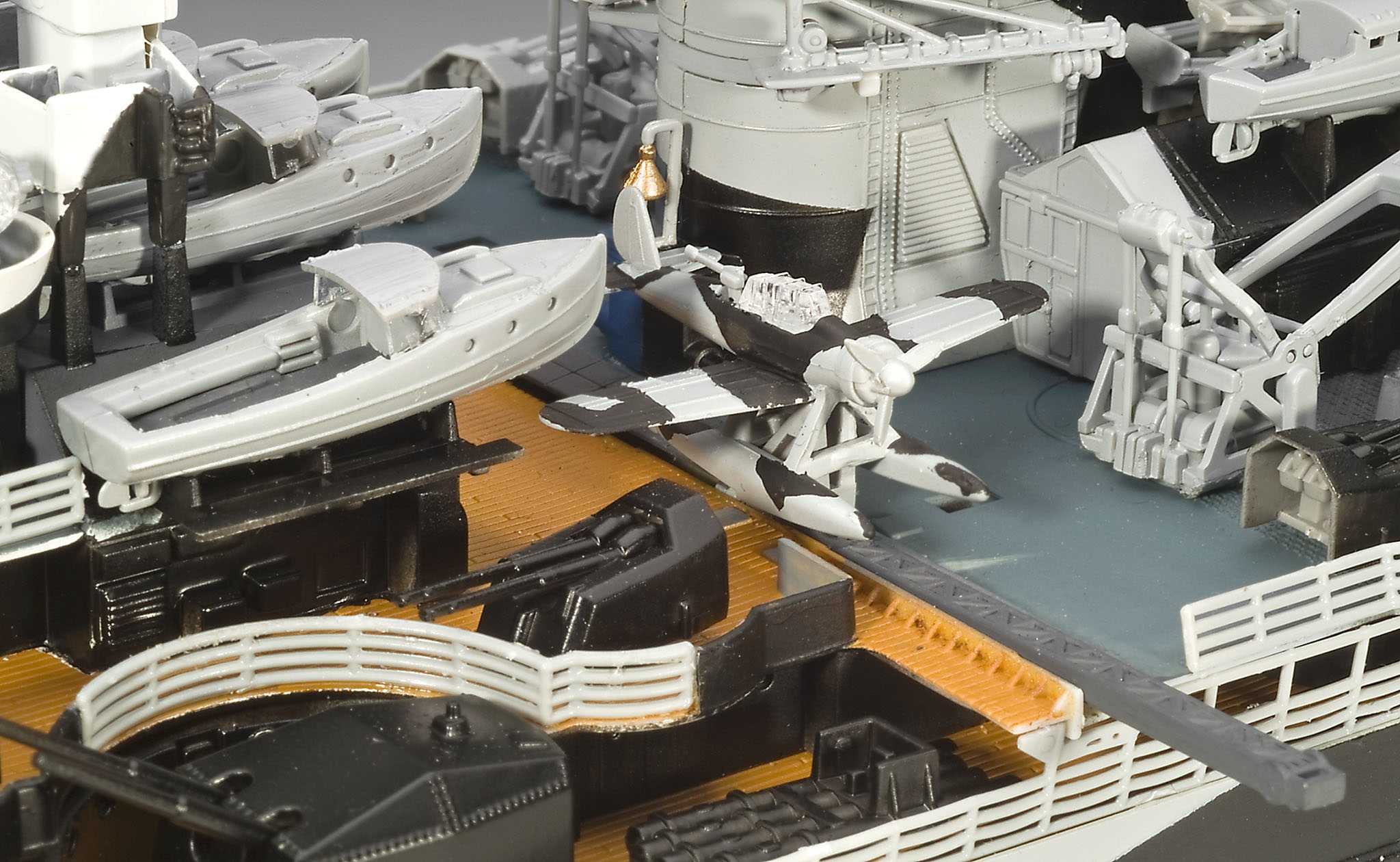 German Battleship WWII TIRPITZ (Revell 1:350)