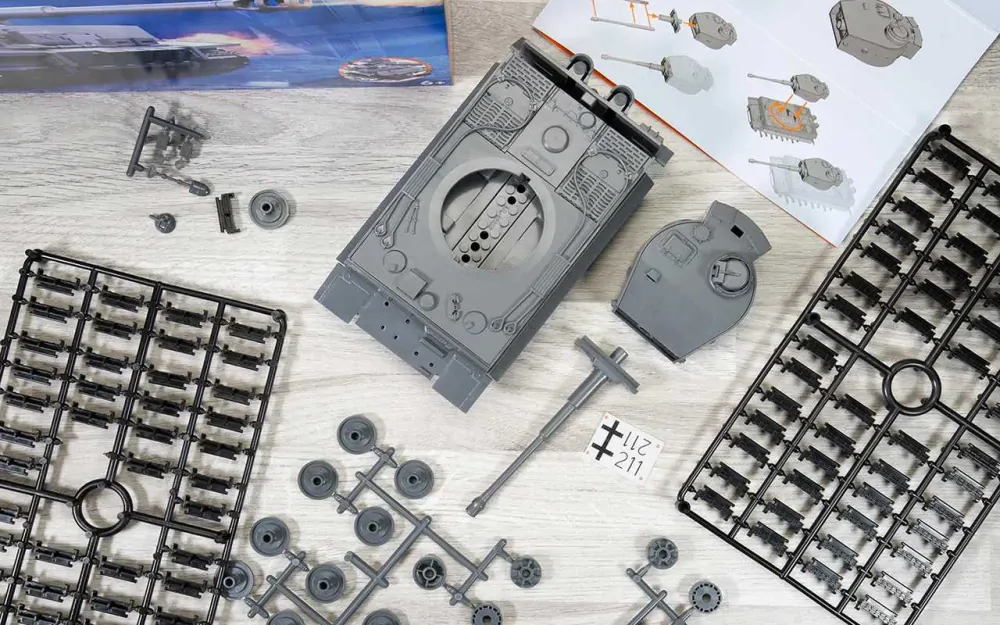 Quick Build tank J6041 - Tiger I (1:35)