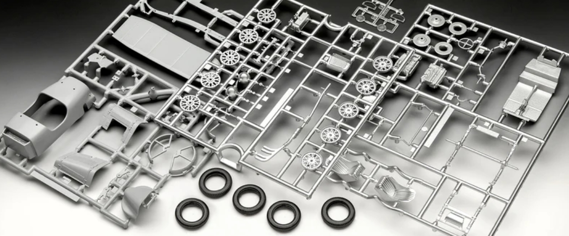 Starter Kit Aston Martin Ulster (1:32) - předobjednávka 