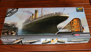 R.M.S. TITANIC (Academy 1:700) 